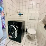 Am Spremberger Turm, 65qm, 2 Schlafzimmer, Kueche, Parkplatz, Balkon, Waschmaschine Apartament *