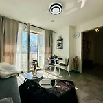 Am Spremberger Turm, 65qm, 2 Schlafzimmer, Kueche, Parkplatz, Balkon, Waschmaschine * Chociebuż
