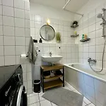 Am Spremberger Turm, 65qm, 2 Schlafzimmer, Kueche, Parkplatz, Balkon, Waschmaschine Apartament Chociebuż