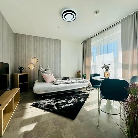 Am Spremberger Turm, 65qm, 2 Schlafzimmer, Küche, Parkplatz, Balkon, Waschmaschine Apartment *