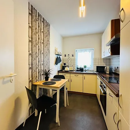 Am Spremberger Turm, 65qm, 2 Schlafzimmer, Kueche, Parkplatz, Balkon, Waschmaschine Appartement Cottbus