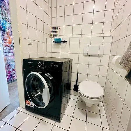 Am Spremberger Turm, 65qm, 2 Schlafzimmer, Kueche, Parkplatz, Balkon, Waschmaschine Appartement *