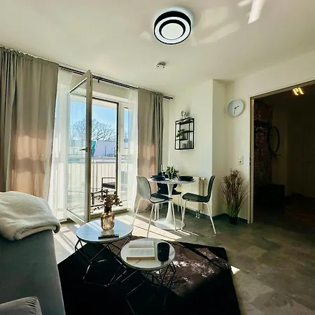 Am Spremberger Turm, 65qm, 2 Schlafzimmer, Kueche, Parkplatz, Balkon, Waschmaschine * Cottbus