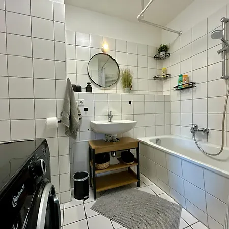 Am Spremberger Turm, 65qm, 2 Schlafzimmer, Kueche, Parkplatz, Balkon, Waschmaschine Appartement Cottbus