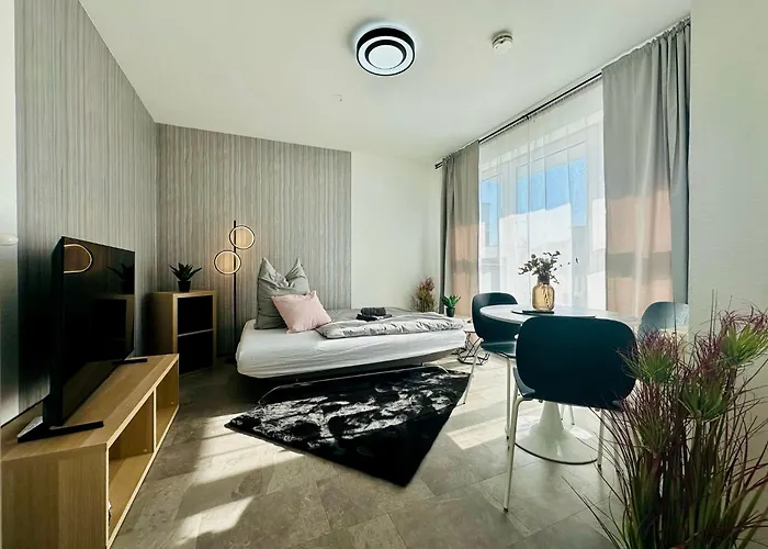 Am Spremberger Turm, 65qm, 2 Schlafzimmer, Kueche, Parkplatz, Balkon, Waschmaschine Appartement *