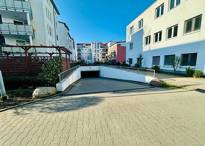 Am Spremberger Turm, 65qm, 2 Schlafzimmer, Küche, Parkplatz, Balkon, Waschmaschine Apartment *