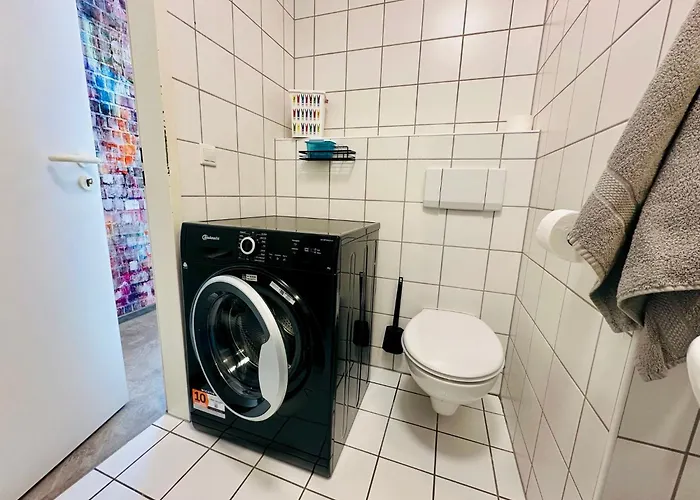 Am Spremberger Turm, 65qm, 2 Schlafzimmer, Kueche, Parkplatz, Balkon, Waschmaschine Appartement *