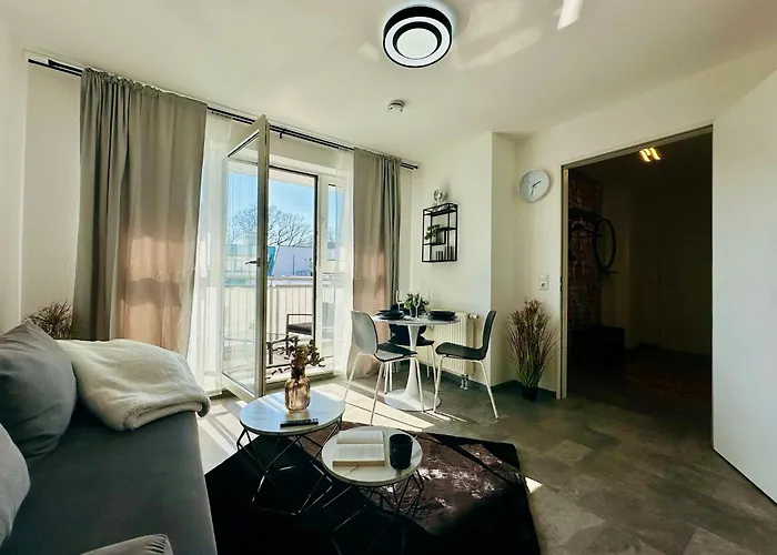 Am Spremberger Turm, 65qm, 2 Schlafzimmer, Kueche, Parkplatz, Balkon, Waschmaschine * Cottbus