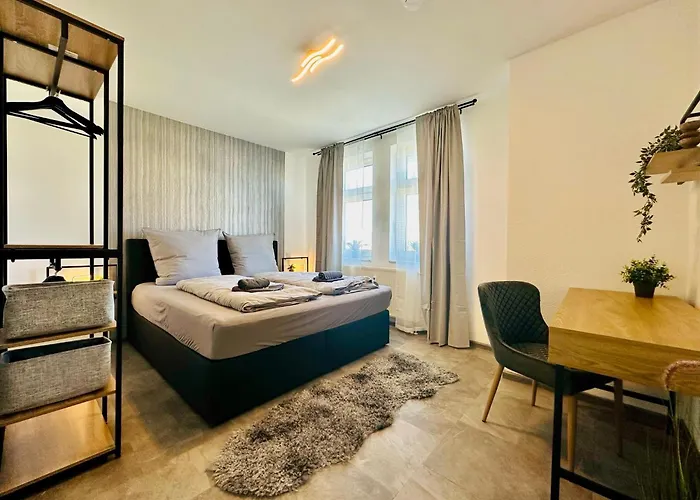 Am Spremberger Turm, 65qm, 2 Schlafzimmer, Küche, Parkplatz, Balkon, Waschmaschine Apartment *