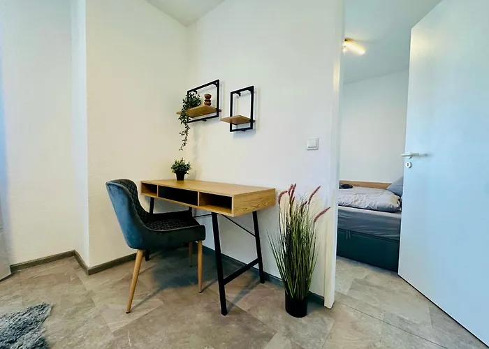 Am Spremberger Turm, 65qm, 2 Schlafzimmer, Kueche, Parkplatz, Balkon, Waschmaschine Cottbus