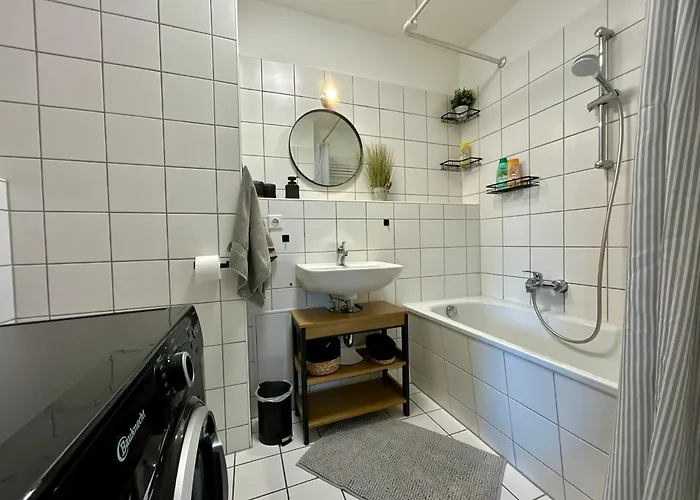 Am Spremberger Turm, 65qm, 2 Schlafzimmer, Kueche, Parkplatz, Balkon, Waschmaschine Daire Cottbus